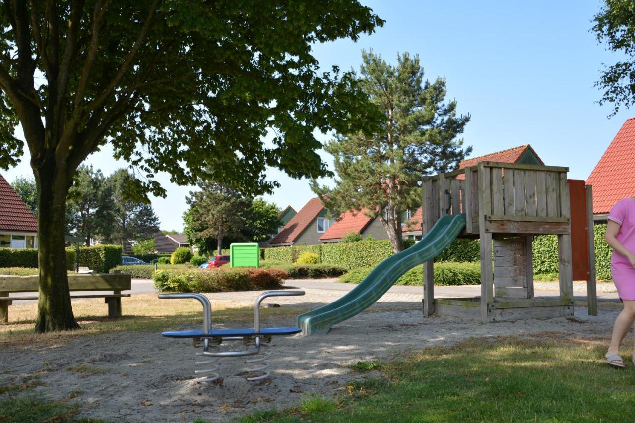 Vakantiehuis De Vennen In Vlagtwedde Parkeren Voor De Deur Eksteriør billede